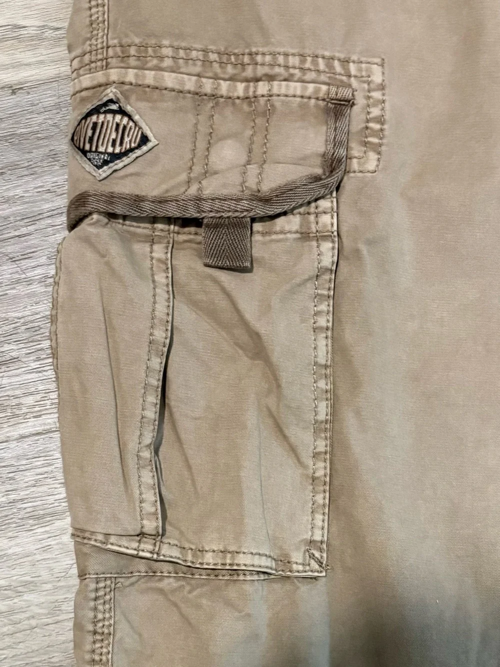 Rivet de Cru Khaki Twill Cargo Shorts size 40 MSRP $78 New with Tags